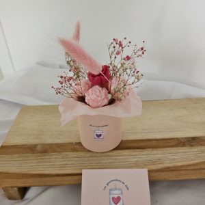 Apportez une ambiance douce et raffinée à votre intérieur avec ce bouquet de fondants parfumés fleur de cerisier.