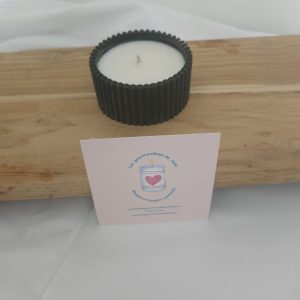 Offrez à votre intérieur une ambiance chaleureuse et dépaysante avec cette bougie parfumée Voyage à Marrakech 80 g.