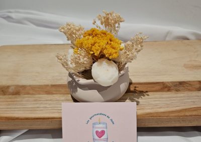 Apportez une ambiance douce et apaisante à votre intérieur avec ce petit bouquet de fondants parfumés musc blanc